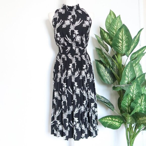 Ann Taylor Dresses & Skirts - Ann Taylor Black & White Floral Jersey Sleeveless Fit & Flare Midi Dress XXSP